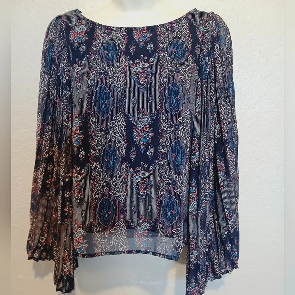 💚5/$25 Fire Los Angeles Accordian Sleeved Bohemian Print Blouse XS Blue Pink - Picture 5 of 9
